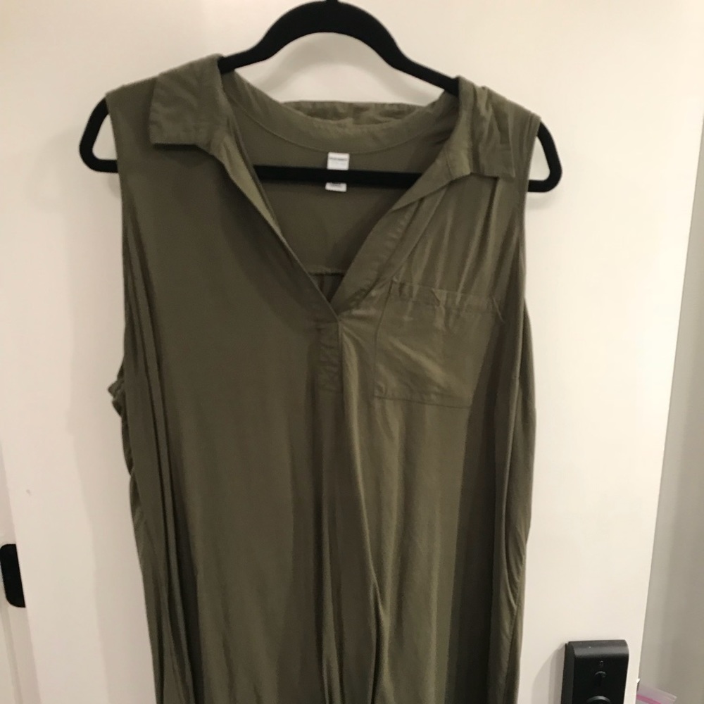 Sleeveless dress